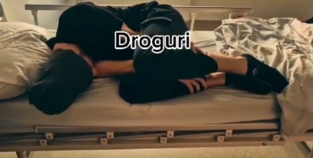 Din întunericul dependenței, spre speranță pentru alți tineri. Povestea lui Adrian, transformată într-o lecție de viață-video