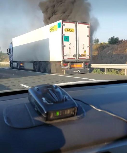 Incendiu la un autotren pe A1, între Arad și Timișoara. Pompierii intervin cu mai multe echipaje