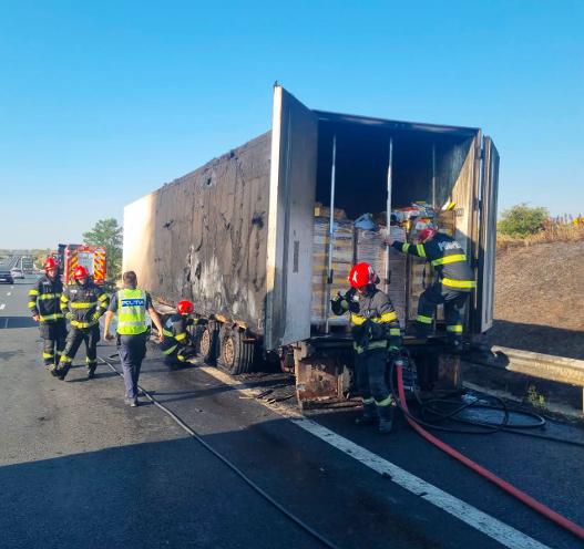 Update-Incendiul a fost lichidat, iar majoritatea mărfii a fost salvată