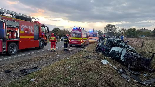 Accident rutier grav la ieșirea din Chișineu-Criș spre Zerind. Posibile victime încarcerate