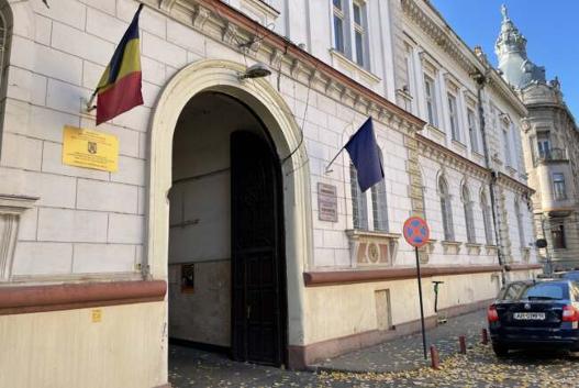 Tânără din Arad, trimisă în judecată pentru comercializarea de produse contrafăcute