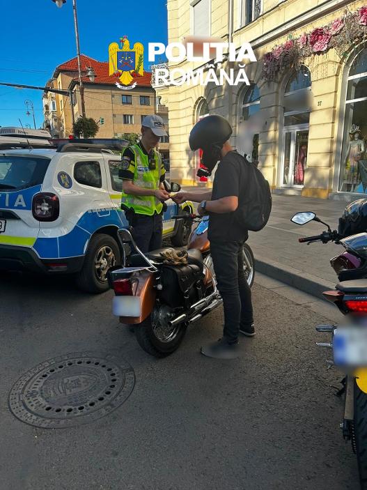 10 certificate de înmatriculare reținute în urma controalelor RAR și Poliției Rutiere din Arad. Vehicule cu sisteme de evacuare modificate, depistate în trafic
