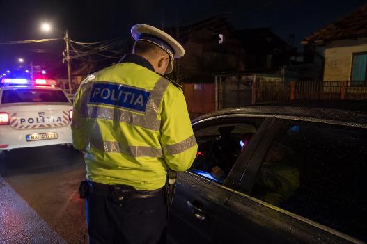 Fără permis și băut la volan, urmărit de polițiști în Șiria