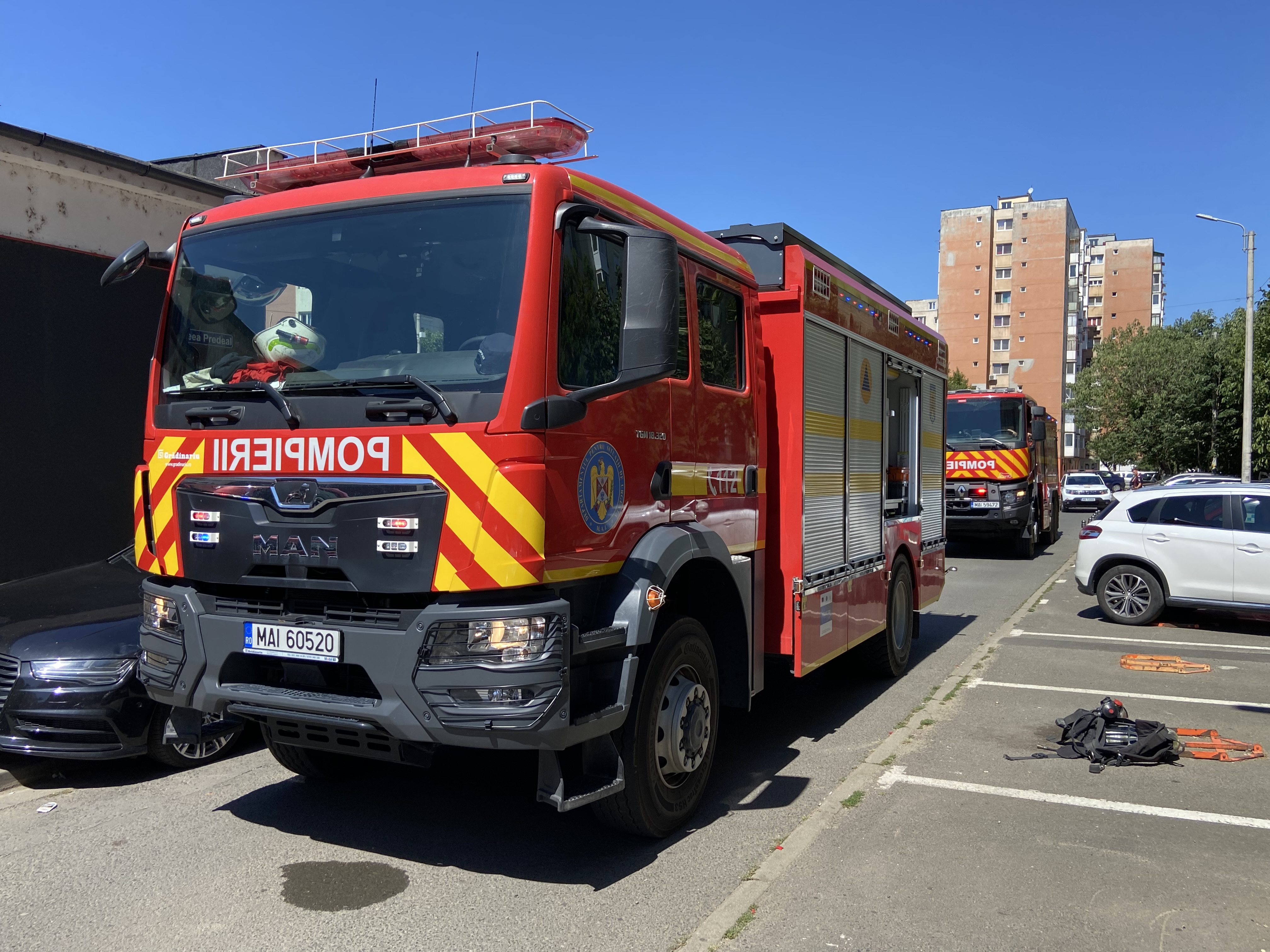 Incendiu la un apartament din municipiul Arad. Pompierii intervin pe strada Predeal