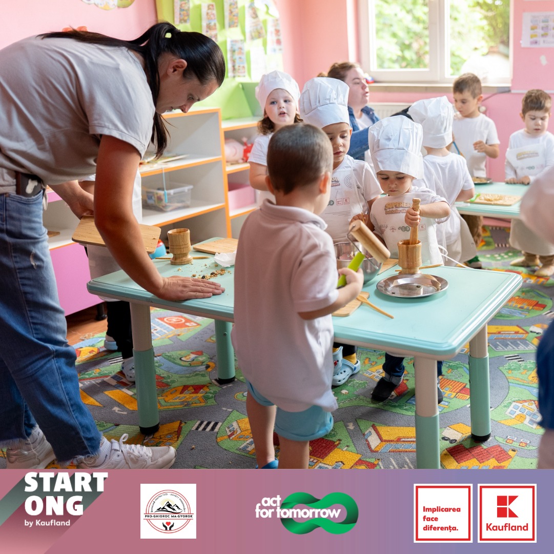 Imagine galerie Un model de educație alimentară prin care preșcolarii învață pregătind deserturi fără zahăr adăugat, testat la Lipova, în județul Arad