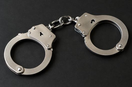 Caz șocant în zona Hășmaș: o fată de 15 ani a născut un copil, iar testul ADN ar fi confirmat paternitatea unui fermier de 48 de ani